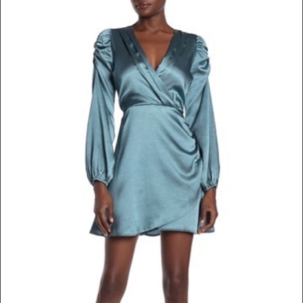 Brand New 4SI3NNA
Leila Ruche Sleeve Dress